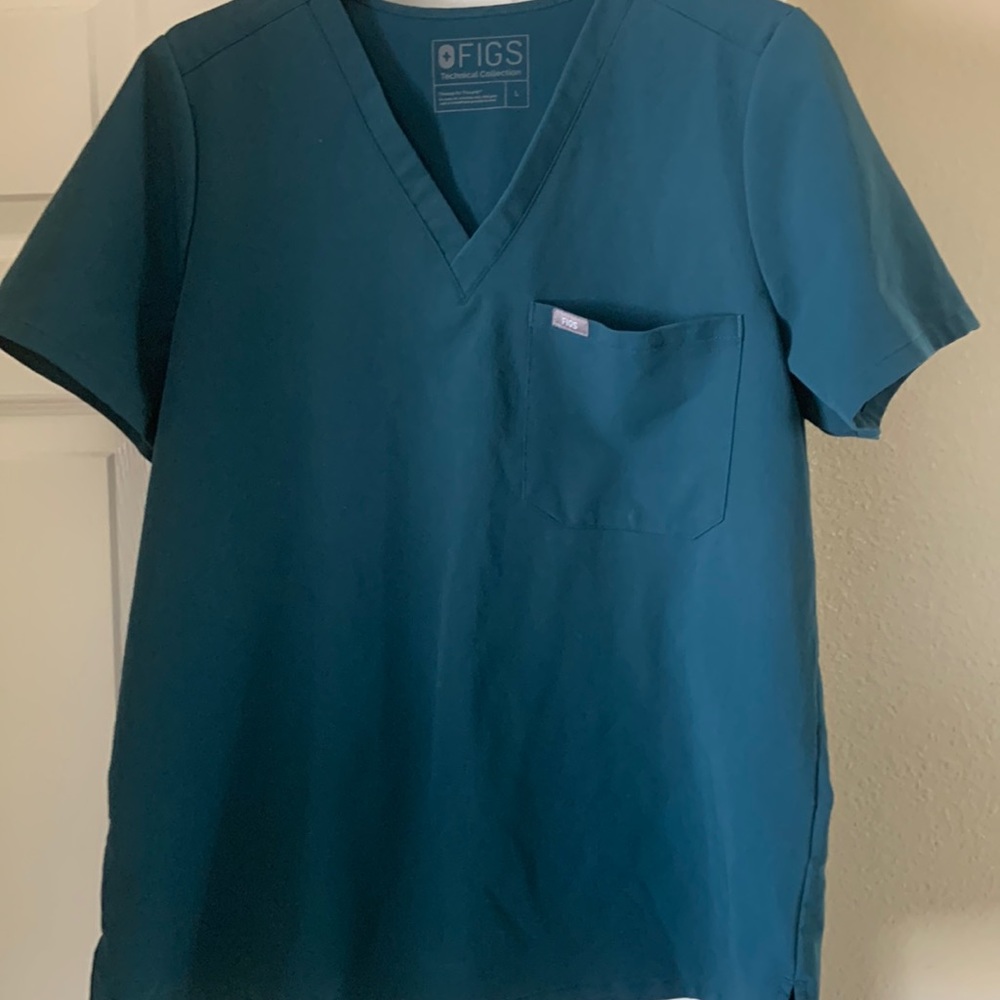 Catarina one pocket scrub top
